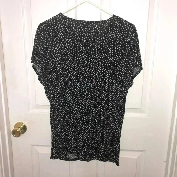 Chai’s woman’s top - Picture 3 of 3